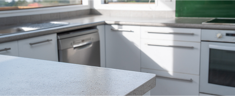 How Melissa Gave Her Kitchen a DIY Benchtop Makeover for Just $399 ...